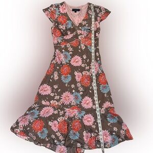 Boden SILK Floral Midi Dress - Brown, Pink, Blue.
Fit and flare.